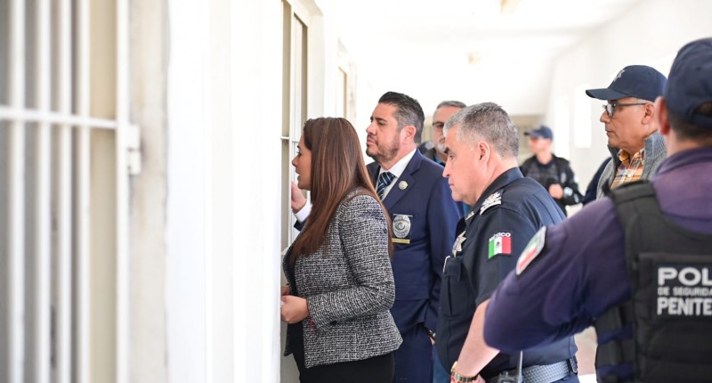 GOBERNADORA TERE JIMÉNEZ HIZO UN RECORRIDO POR EL CERESO PARA VARONES, DONDE ESCUCHÓ A INTERNOS Y SUS FAMILIARES
