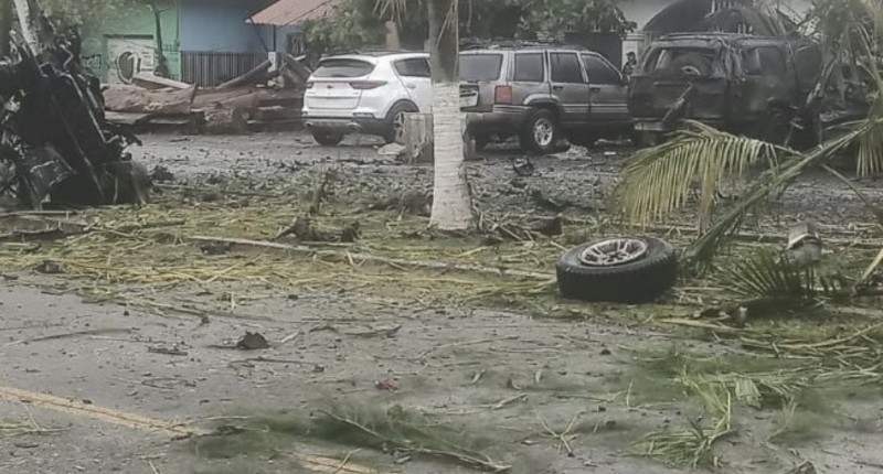 UN MUERTO Y DIEZ HERIDOS TRAS EXPLOSIÓN DE AUTOMÓVIL FRENTE A COMANDANCIA DE POLICÍA COMUNITARIA EN MICHOACÁN