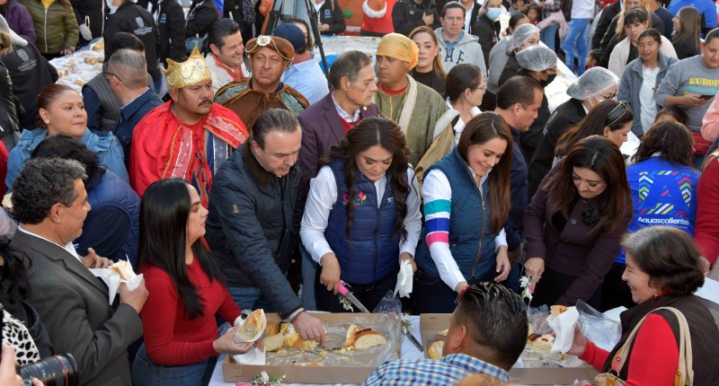 DIF ESTATAL Y PANADEROS DE AGUASCALIENTES INVITAN A LA TRADICIONAL ROSCA DE REYES GIGANTE 