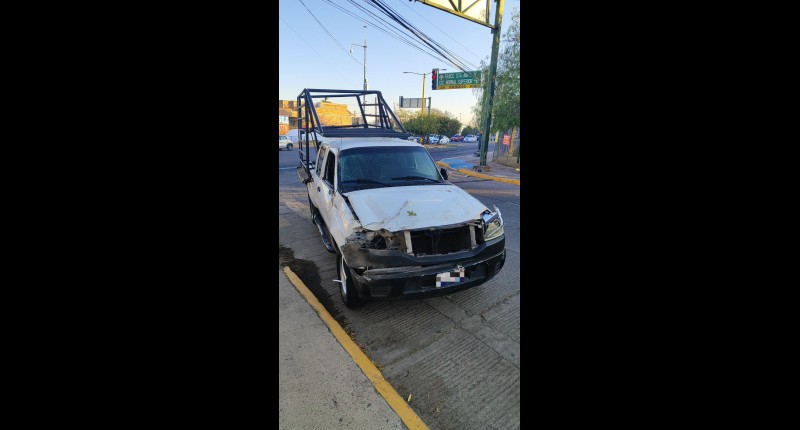 SE REGISTRÓ FUERTE CHOQUE CON POSTERIOR VOLCADURA EN AVENIDA GABRIELA MISTRAL, EN AGS