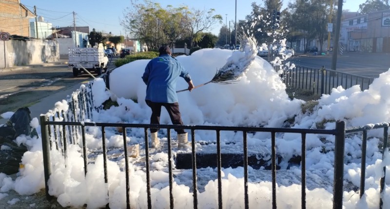 REFUERZA MUNICIPIO DE AGUASCALIENTES LIMPIEZA DEL CANAL EN LA COLONIA LA ESTRELLA