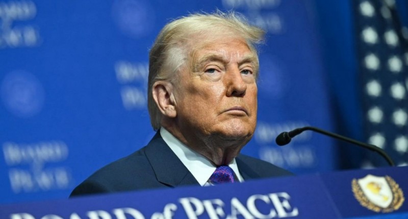 TRUMP ANUNCIA NUEVO ARANCEL DEL 10% GLOBAL TRAS FALLO DE LA CORTE SUPREMA