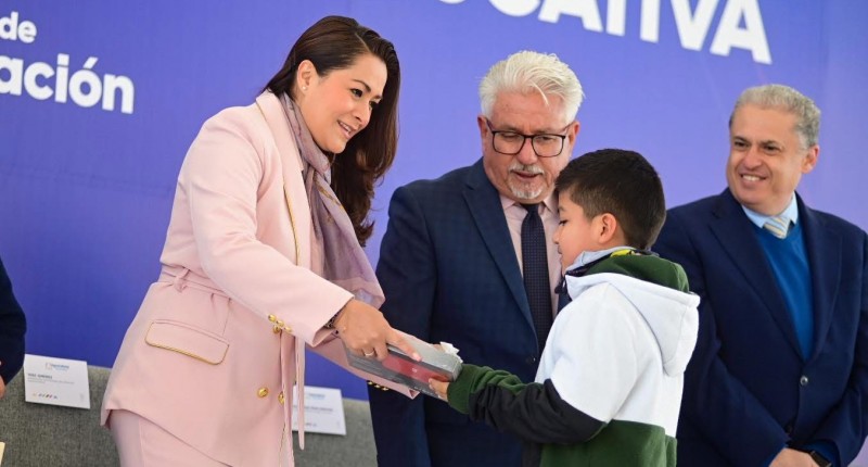 TERE JIMÉNEZ ENTREGA NUEVAS AULAS Y ESPACIOS DEPORTIVOS EN LA PRIMARIA RICARDO LARA ELÍAS AL ORIENTE DE LA CIUDAD DE AGS