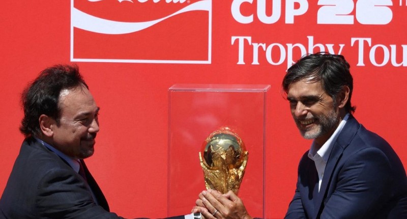 VISITA DE GALA EN MÉXICO: EL TROFEO DE LA COPA DEL MUNDO ESTÁ EN CASA