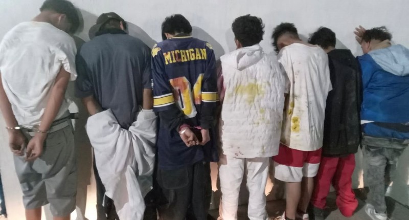 DISUELVE POLICÍA MUNICIPAL RIÑA EN LOMAS DEL AJEDREZ, HAY 7 DETENIDOS