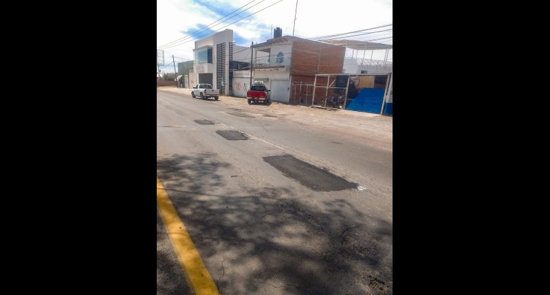 REALIZAN TRABAJOS DE BACHEO EN LA CARRETERA FEDERAL 70, EN CALVILLO, AGS