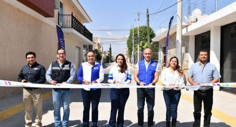 TERE JIMÉNEZ ENTREGA NUEVAS CALLES CON CONCRETO HIDRÁULICO EN PABELLÓN DE ARTEAGA; AGS
