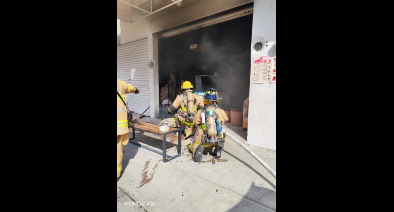SE REGISTRÓ INCENDIO EN LOCAL COMERCIAL EN EL FRACC. REAL DE HACIENDAS, AGS