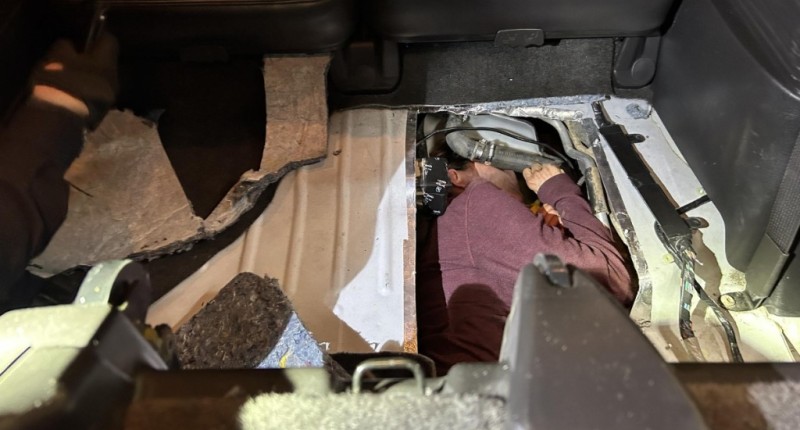 MEXICANO ES ENCONTRADO CON QUEMADURAS ESCONDIDO EN UN AUTO QUE INTENTABA CRUZAR LA FRONTERA