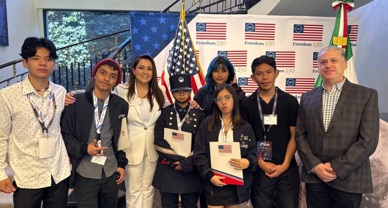 TERE JIMÉNEZ RECONOCE A ESTUDIANTES DE AGUASCALIENTES QUE VIAJARÁN A LA NASA