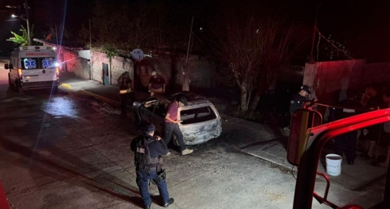 GRUPO ARMADO INCENDIA TRES VEHÍCULOS CON EXPLOSIVOS CASEROS EN VERACRUZ