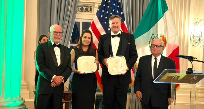 EN WASHINGTON, TERE JIMÉNEZ RECIBE PREMIO INTERNACIONAL POR SU LIDERAZGO EN EL SERVICIO PÚBLICO
