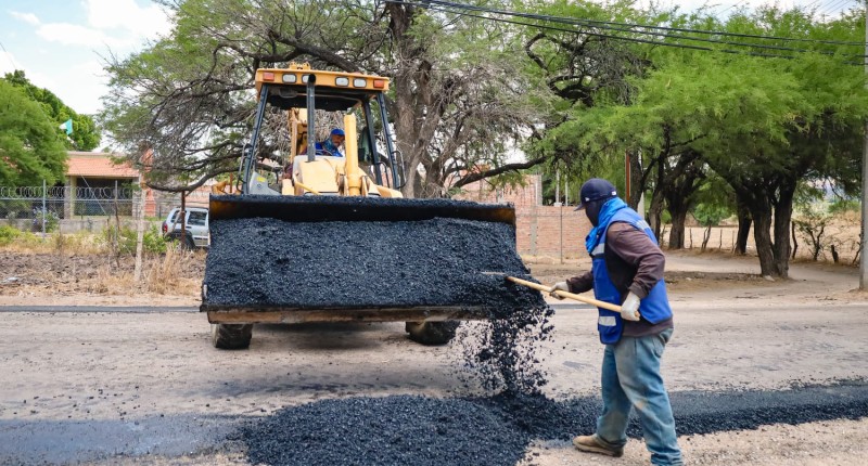 REENCARPETAN CARRETERA A MALPASO, EN CALVILLO 