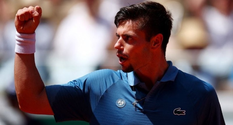TENISTA FRANCÉS SUPLICA AL JUEZ QUE LO DEJE IR AL BAÑO DURANTE SU PARTIDO EN ROLAND GARROS: TENGO DIARREA, ME VOY A CA... ENCIMA