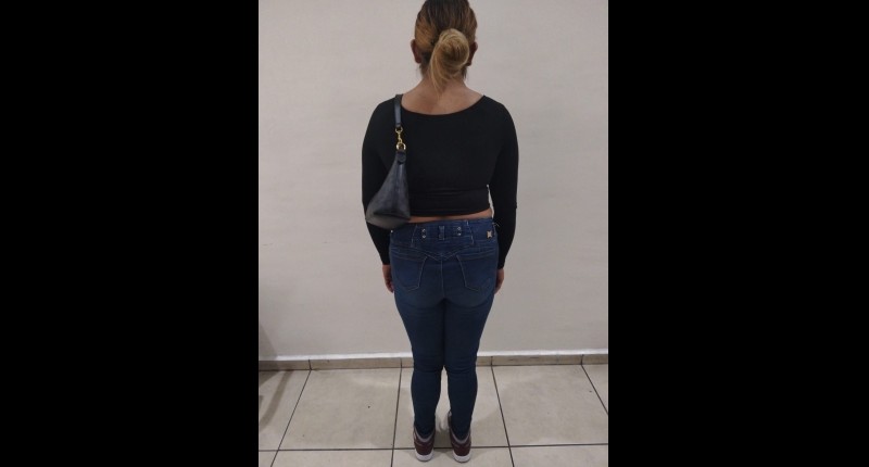 MUJER CAMBIÓ EL CÓDIGO DE ARTÍCULO DE MÁS DE 5 MIL PESOS PARA PAGAR MENOS EN EL AUTOCOBRO EN GALERÍAS, AGS; Y FUE DETENIDA 
