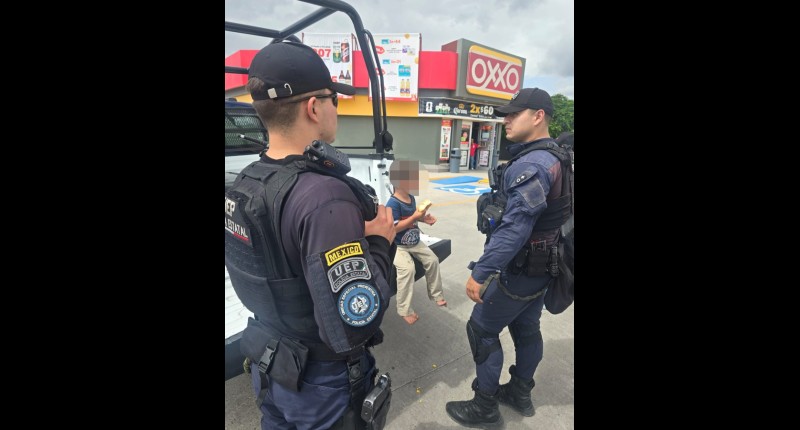 POLICÍAS DE AGS RESGUARDARON A UN MENOR DE DOS AÑOS EDAD QUE ESTABA DEAMBULANDO SÓLO EN EL ESTACIONAMIENTO DE UNA TIENDA EN EL FRACC. PASEOS DEL SUR