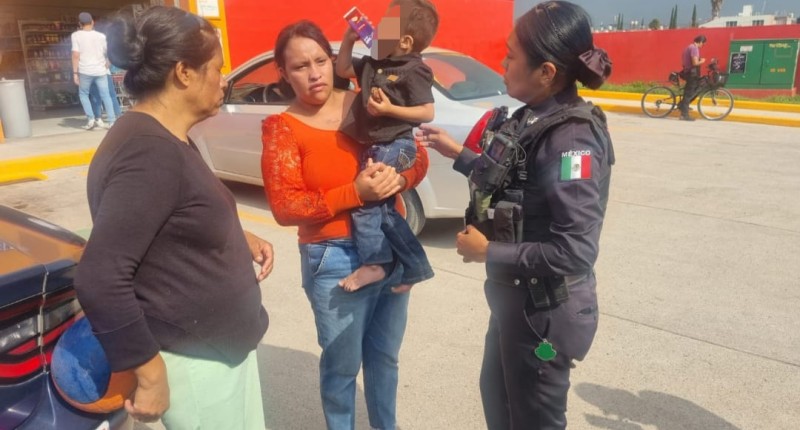 POLICÍAS LOCALIZARON EN UNA TIENDA A NIÑO DE 2 AÑOS QUE SALIÓ SOLO DE SU DOMICILIO EN SAN FRANCISCO DE LOS ROMO