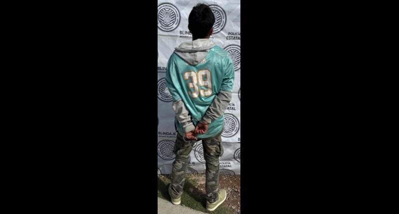 DETIENEN EN EL FRACCIONAMIENTO LA RIBERA, EN SAN PANCHO, AGS, A SUJETO A BORDO DE UNA MOTOCICLETA ROBADA Y EN POSESIÓN DE DROGA 