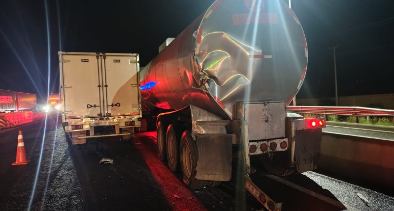 SE REGISTRÓ ACCIDENTE POR ALCANCE ENTRE DOS PESADOS VEHÍCULOS EN LA CARRETERA ESTATAL NUMERO 158 EN EL MUNICIPIO DE JESÚS MARÍA, AGS