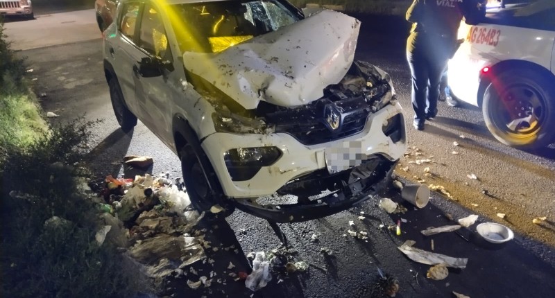 IMPRUDENTE CONTENEDOR DE BASURA SE LE ATRAVESÓ A UN AUTOMOVILISTA Y PROVOCÓ ACCIDENTE EN VNSA, EN AGS 
