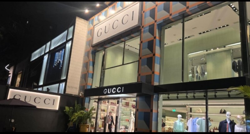 SUJETOS ARMADOS ASALTAN TIENDA GUCCI EN POLANCO, EN LA CDMX,  Y ESCAPAN CON MERCANCÍA DE LUJO