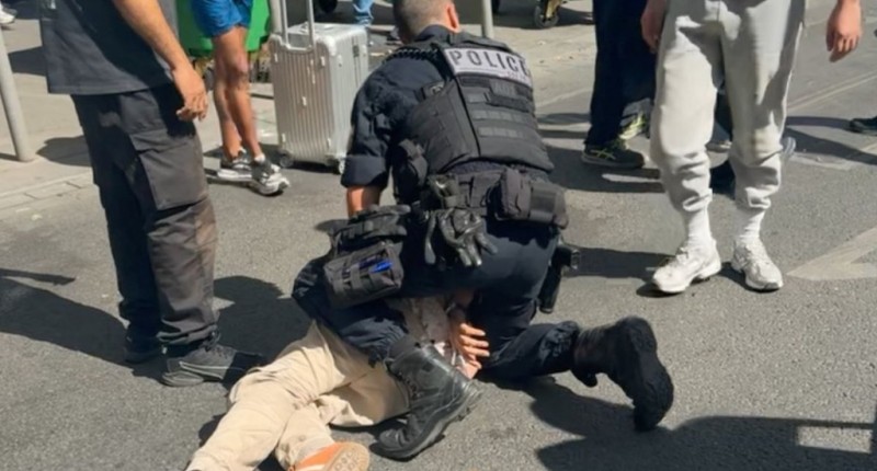 TERROR EN PARÍS: TRES MUJERES HERIDAS EN ATAQUE CON CUCHILLOS