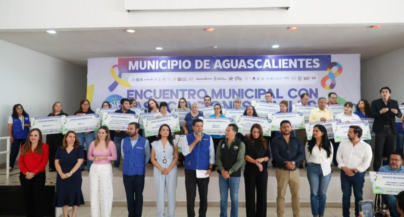ENTREGA LEO MONTAÑEZ APOYOS ECONÓMICOS A ASOCIACIONES CIVILES