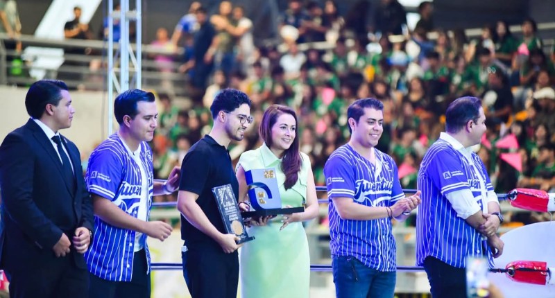 TERE JIMÉNEZ RECONOCE CON EL PREMIO ESTATAL DE LA JUVENTUD A JÓVENES DESTACADOS DE AGUASCALIENTES