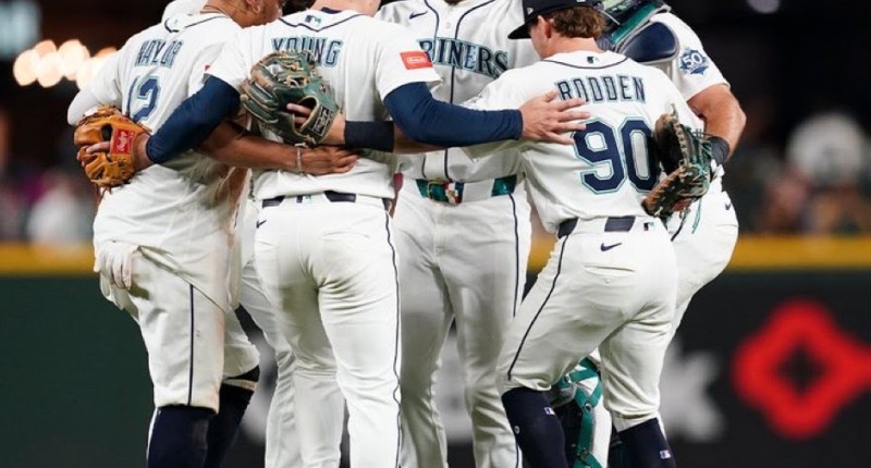 LOS YANKEES DESTROZAN A LOS RED SOX EN EL CIERRE DE LA JORNADA DE MLB