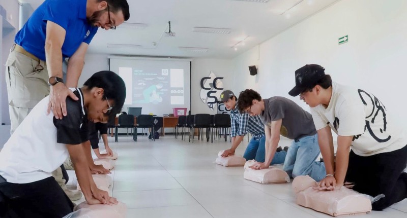 UAA CAPACITA A ESTUDIANTES DE NUEVO INGRESO EN ATENCIÓN DE EMERGENCIAS MÉDICAS