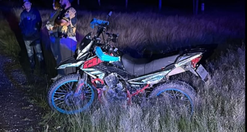 MOTOCICLISTA SE SALIÓ DE LA CARRETERA  EN EL MUNICIPIO DE EL LLANO, JOVEN CONDUCTOR RESULTÓ CON LESIONES LEVES