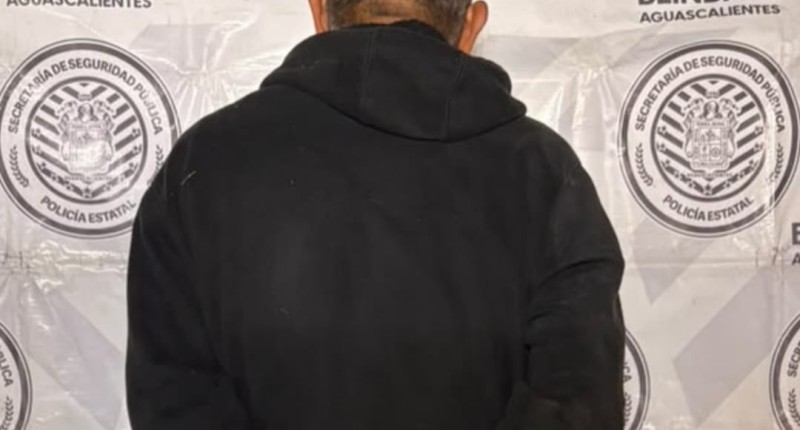SORPRENDEN EN EL MUNICIPIO DE SAN FRANCISCO DE LOS ROMO A SUJETO QUE SUSTRAJO APROXIMADAMENTE 30 COSTALES DE POLIETILENO DE UN VAGÓN DEL TREN