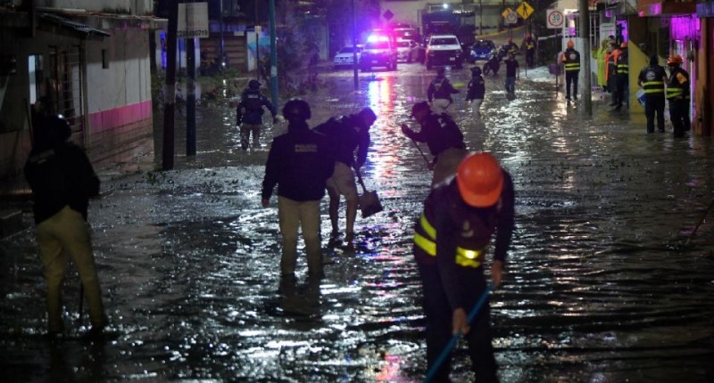 DOS MUERTOS POR INTENSAS INUNDACIONES EN VERACRUZ; SE SUSPENDEN CLASES EN 13 MUNICIPIOS