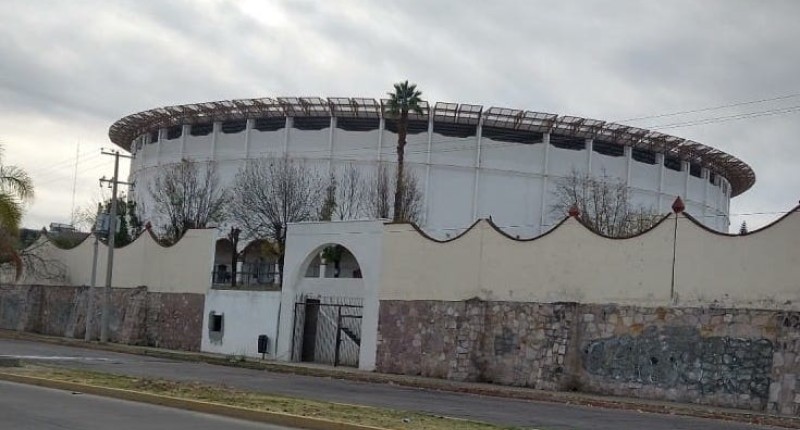HALLAN SIN VIDA A VIGILANTE EN EL ESTACIONAMIENTO DE LA VILLA CHARRA EN AGUASCALIENTES