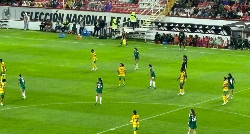 JAMAICA SILENCIA EL ESTADIO VICTORIA Y VENCE 3-4 AL TRI FEMENIL EN FERIA DE GOLES