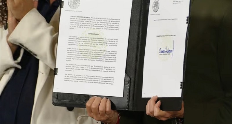SHEINBAUM FIRMA DECRETO PARA PROTEGER A MENORES EN REDES SOCIALES