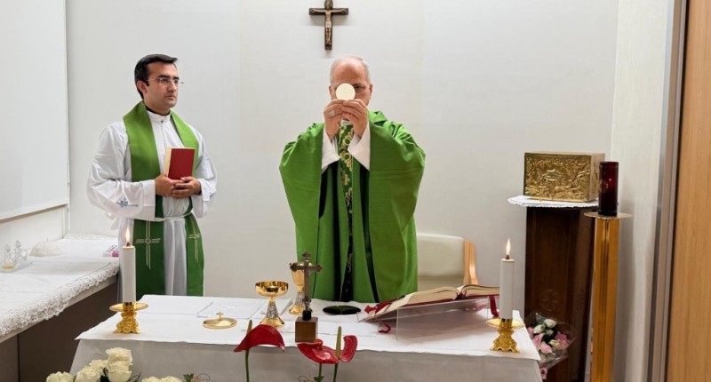 VATICANO PUBLICAN PRIMERAS FOTOS DE LEÓN XIV TRAS SU OPERACIÓN E INFORMA SOBRE SU ESTADO DE SALUD