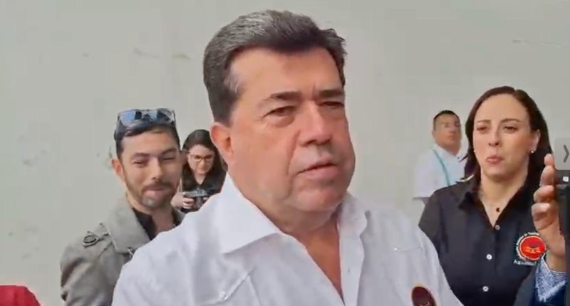 PEDRO HACES FELICITA A VERENISSE RUIZ POR EL TRABAJO HECHO EN AGS EN 15 AÑOS DE CATEM
