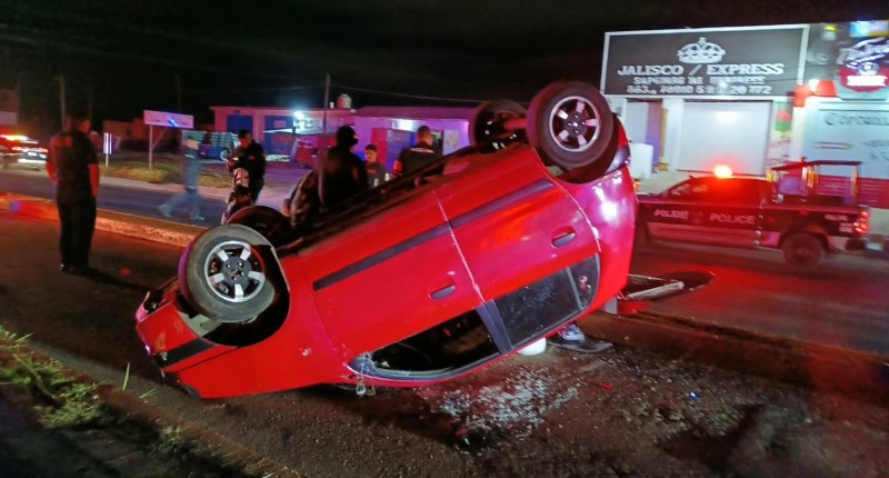 EBRIO CONDUCTOR VOLCÓ SU VEHÍCULO EN LA CARRETERA 70 ORIENTE, EN AGS 