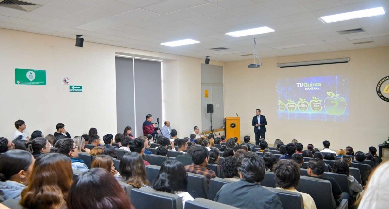 PRESENTA LEO MONTAÑEZ AVANCES EN TECNOLOGÍAS DIGITALES A ESTUDIANTES DE UTA